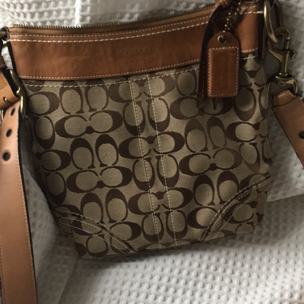 Coach crossbody/shoulder